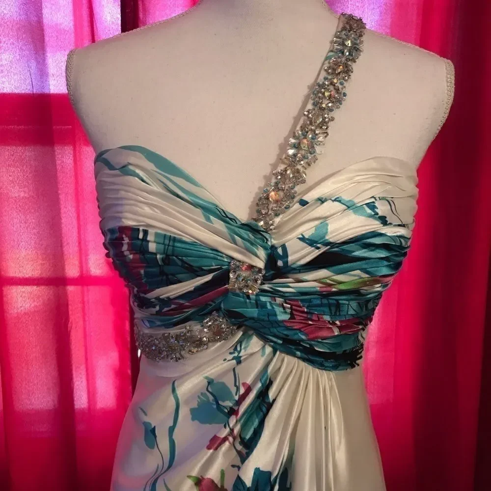 NWOT MEProm Beauty    - Picture 6 of 8